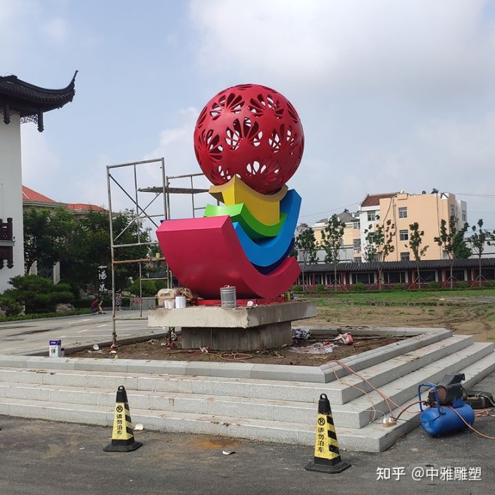 潮濕環(huán)境對玻璃鋼雕塑有什么影響？